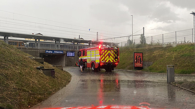 Zaprší a nový podchod je pod vodou. Metrostav žádné pochybení nepřipouští