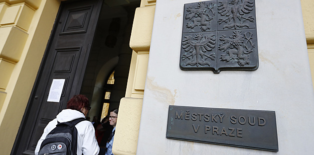 Udusili ho kvůli autu a naaranžovali to jako sebevraždu. Soud projedná případ