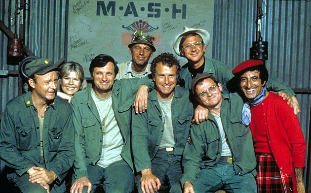 Kultovní seriál M.A.S.H. a příběhy lékařů z války baví diváky i po 50 letech