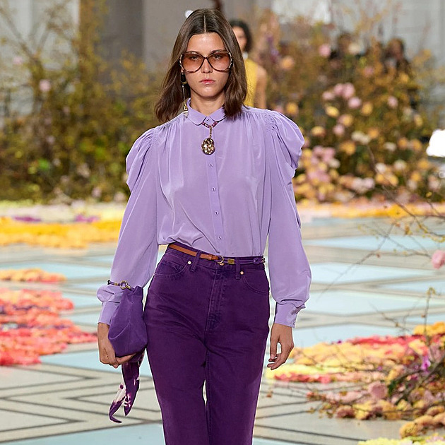 Pusťte jaro do šatníku. Hrajte si s pastelkami, krajkou a květinami