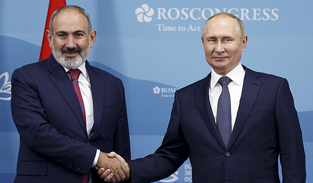 Spoléhat na Rusko jako na záruku bezpečnosti byla chyba, hořekoval arménský premiér