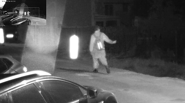 Kriminalisté hledají muže a auto z kamer kvůli vraždě na Kladensku