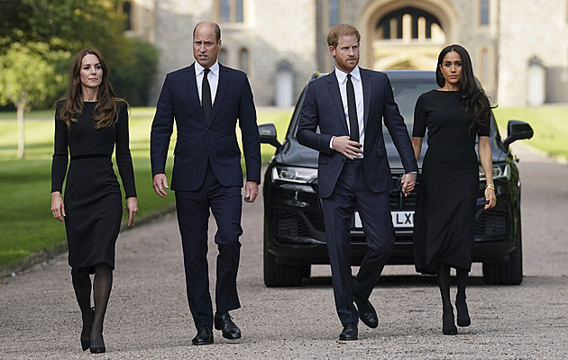 Podpořím svého otce, prohlásil William. S Harrym se sešli ve Windsoru