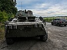 Oputné ruské vojenské vozidlo u msta Balaklija na Ukrajin. (10. záí 2022)