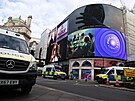 Dva policisté utrpli zranní na Leicester Square v Londýn, kdy na n...