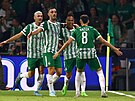 Fotbalisté Maccabi Haifa oslavují gól proti PSG.
