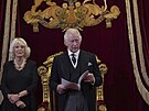 Král Karel III. podepisuje písahu, e bude zachovávat bezpenost církve ve...