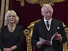 Král Karel III. a královna cho Camilla bhem zasedání Nástupnické rady v...