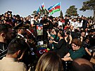 Truchlící se úastní pohbu vojáka ázerbájdánských ozbrojených sil Sabuhiho...