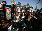 Truchlící se úastní pohbu vojáka ázerbájdánských ozbrojených sil Sabuhiho...