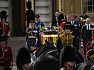 Rakev s královnou Albtou II. dorazila v Londýn do parlamentu. (14. záí 2022)
