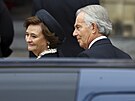 Bývalý britský premiér Tony Blair a jeho manelka Cherie procházejí ped...