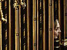 Britská premiérka Liz Trussová  usedá na své místo ped pohbem královny...