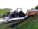 U poru traktoru zasahovali profesionln hasii z Tebon.