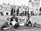 Fotografie královny, vévody z Edinburghu a tí jejich dtí  princezny Anny,...