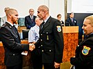 Policistu Danielu Kocinovi peje velitel strnk Miroslav Plaek.