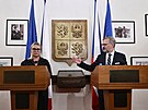 Premiér Petr Fiala po bilanní návtv s ministryní obrany Janou ernochovou...