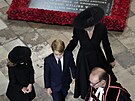 Princezna Kate a její dti princ George a princezna Charlotte na pohbu...