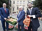 Odborái pinesli k Úadu vlády poslední eská jablka a zeleninu. (13.9.2022)