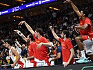 panlská lavika oslavuje ve finále EuroBasketu.