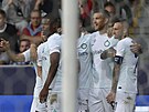 Fotbalisté Interu Milán se radují z gólu, který proti Plzni vstelil Edin Deko...