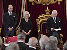 Princ William, královna cho Camilla a král Karel III. pi oficiálním jmenování...