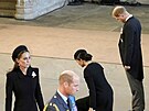 Princezna Kate, princ William, vévodkyn Meghan a princ Harry u rakve s ostatky...