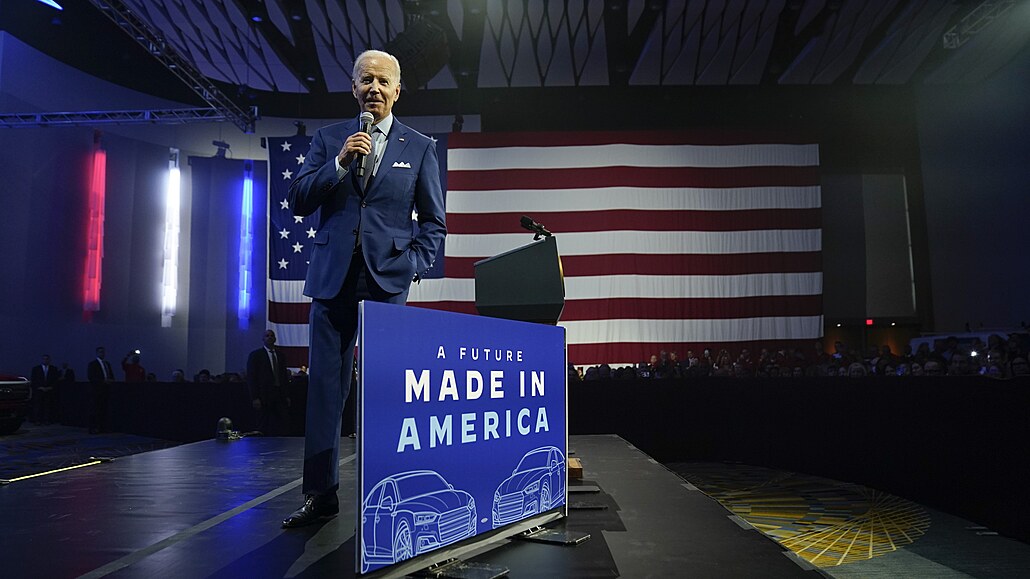 Joe Biden pi zahájení autosalonu v Detroitu