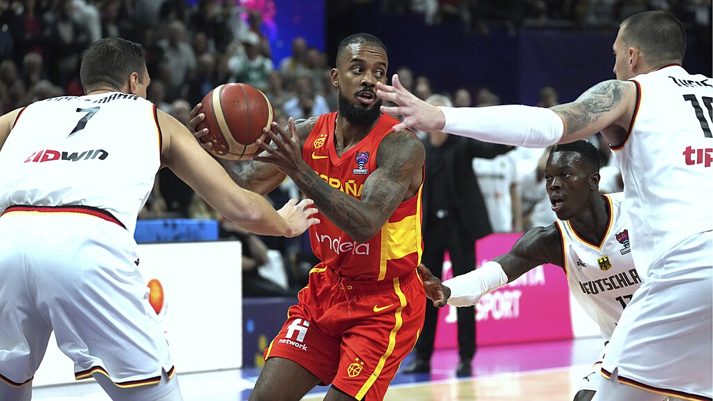 Lorenzo Brown v semifinálovém zápase EuroBasketu proti Nmecku.