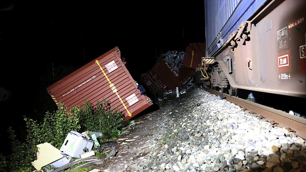 Ve stedním Chorvatsku se v pátek veer srazil osobní a nákladní vlak. (9. záí...