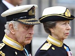 Britský král Karel III. a princezna Anna pi pohbu královny Albty II. (19....