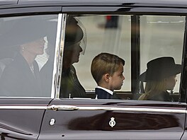 Princ George, princezna Charlotte, princezna z Walesu Kate a královna cho...