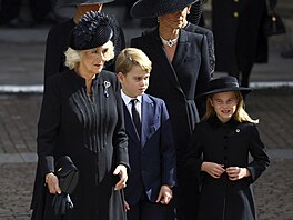 Královna cho Camilla, princ George, princezna Charlotte, princezna Kate a...