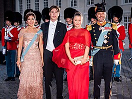 Dánská korunní princezna Mary, princ Christian, princezna Isabella a korunní...
