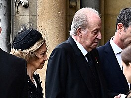 Bývalá španělská královna Sofia a král Juan Carlos I. na pohřbu britské...