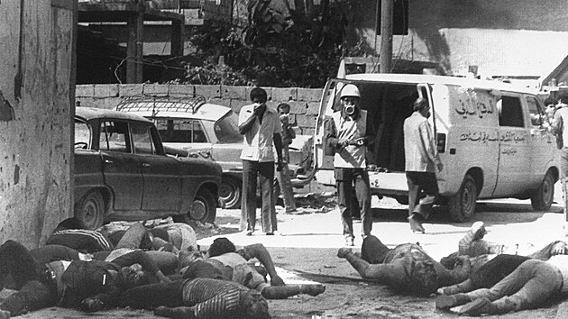 Tla Palestinc zabitch 17. z 1982 v uprchlickm tboe Sabra le uprosted silnice. (18. z 1982)