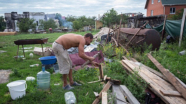 Mu sek devo ve vesnici Moun u Kyjeva. (20. srpna 2022)