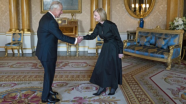 Krl Karel III. pi osobnm setkn s britskou premirkou Liz Trussovou dnes po...