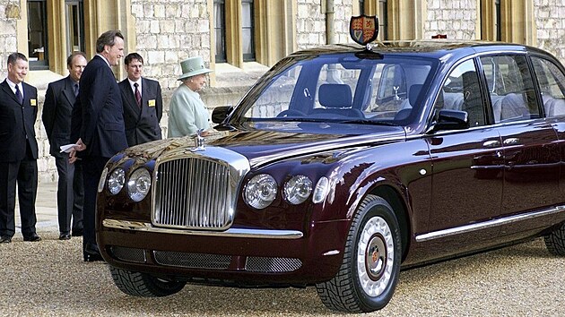 Vposlednch letech se britsk panovnice nechala vozit pedevm speciln sttn limuznou od Bentley, kterou dostala vroce 2002 ke svmu zlatmu jubileu.