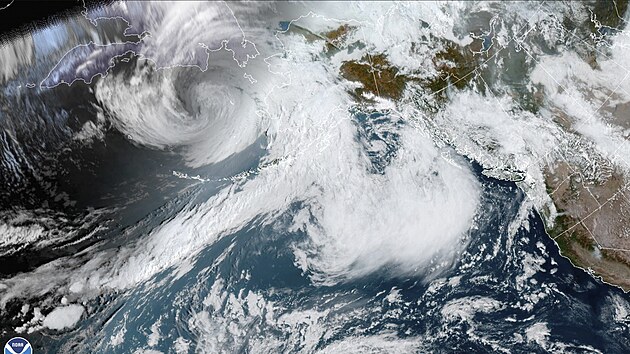 Satelitn pohled na tajfun nad Aljakou, kter zpsobil zplavy. (18. z 2022)