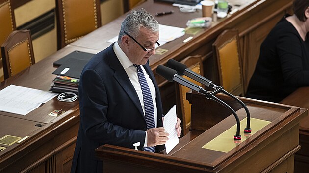 Poslanci schvalují možnost zastropování ceny elektřiny a plynu. Na snímku Jozef Síkela. (16. září 2022)