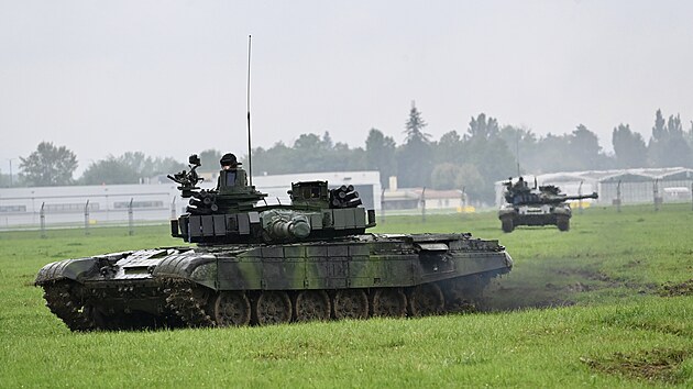 Tanky T-72M4CZ esk armdy na Dnech NATO v Ostrav