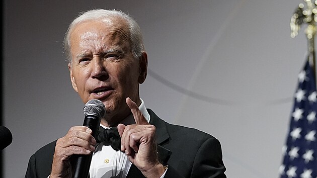 Prezident USA Joe Biden schvlil dal balk pomoci vlkou zmtan Ukrajin (15. z 2022)