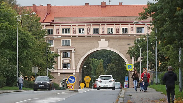 Takzvaný Oblouk v Ostravě-Porubě po celkové rekonstrukci vypadá tak jako při svém vzniku v 50. letech minulého století.