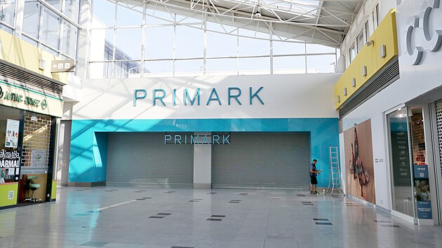 První zákazníci vstoupí do brněnského Primarku v obchodním centru Olympia ve středu v deset hodin.