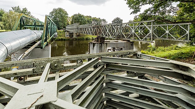 Opravy mostu Bailey Bridge na Slezském Předměstí v Hradci Králové, kterému místní říkají Železňák nebo Klapák. (září 2022)