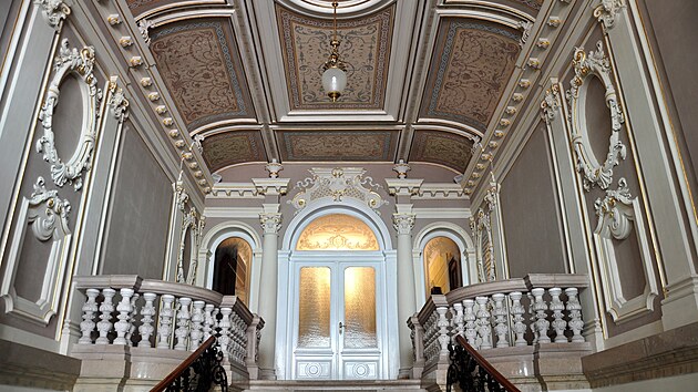 Vstupní vestibul Langerovy vily s restaurovanými interiéry ukrýval pamětní desku věnovanou starostovi Carlu Lickovi.