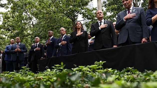 Ceremonie v New Yorku na uct�n� pam�tky ob�t� teroristick�ho �toku ze z��� 2001 se ��astn� viceprezidentka Kamala Harrisov�. (11. z��� 2022)