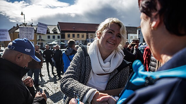 Jana Nagyov obalovan v kauze ap hnzdo vyrazila s pedsedou hnut ANO Andrejem Babiem v rmci pedvolebn kampan na Vysoinu. (19. z 2022)