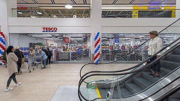 Tesco v Pardubicch otevelo po tech letech. (15. z 2022)